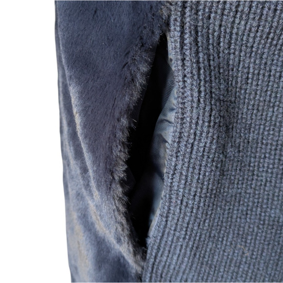 J McLaughlin Navy Blue Lolan Faux Fur Knit Back Vest Sweater Size Small Toggle - Picture 7 of 7